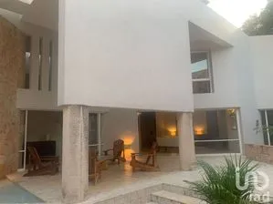 NEX-229264 - Casa en Venta, con 3 recamaras, con 4 baños, con 400 m2 de construcción.