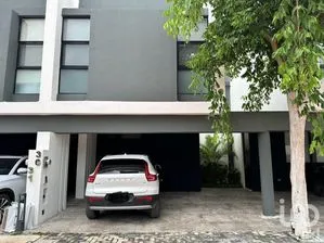 NEX-231714 - Casa en Renta, con 2 recamaras, con 3 baños, con 117 m2 de construcción.