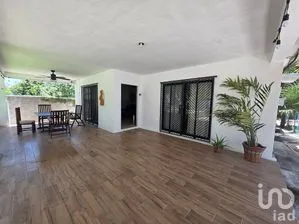 NEX-296205 - Casa en Renta, con 3 recamaras, con 3 baños, con 185 m2 de construcción.
