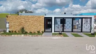 NEX-223582 - Casa en Venta, con 3 recamaras, con 4 baños.