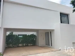 NEX-207354 - Casa en Venta, con 3 recamaras, con 4 baños, con 225 m2 de construcción en Cholul, CP 97305, Yucatán.