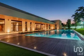 NEX-272303 - Casa en Venta, con 4 recamaras, con 5 baños, con 350 m2 de construcción.