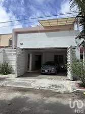 NEX-272346 - Casa en Venta, con 3 recamaras, con 3 baños.