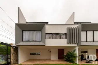 NEX-272381 - Casa en Venta, con 3 recamaras, con 2 baños, con 237.2 m2 de construcción en Benito Juárez Nte, CP 97119, Yucatán.