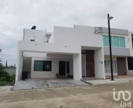 NEX-107557 - Casa en Venta, con 3 recamaras, con 2 baños, con 210 m2 de construcción en Lomas Verdes, CP 29096, Chiapas.