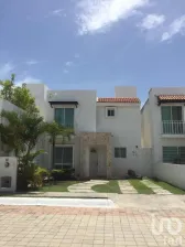 NEX-92339 - Casa en Renta, con 3 recamaras, con 3 baños en Villa Marina, CP 24157, Campeche.