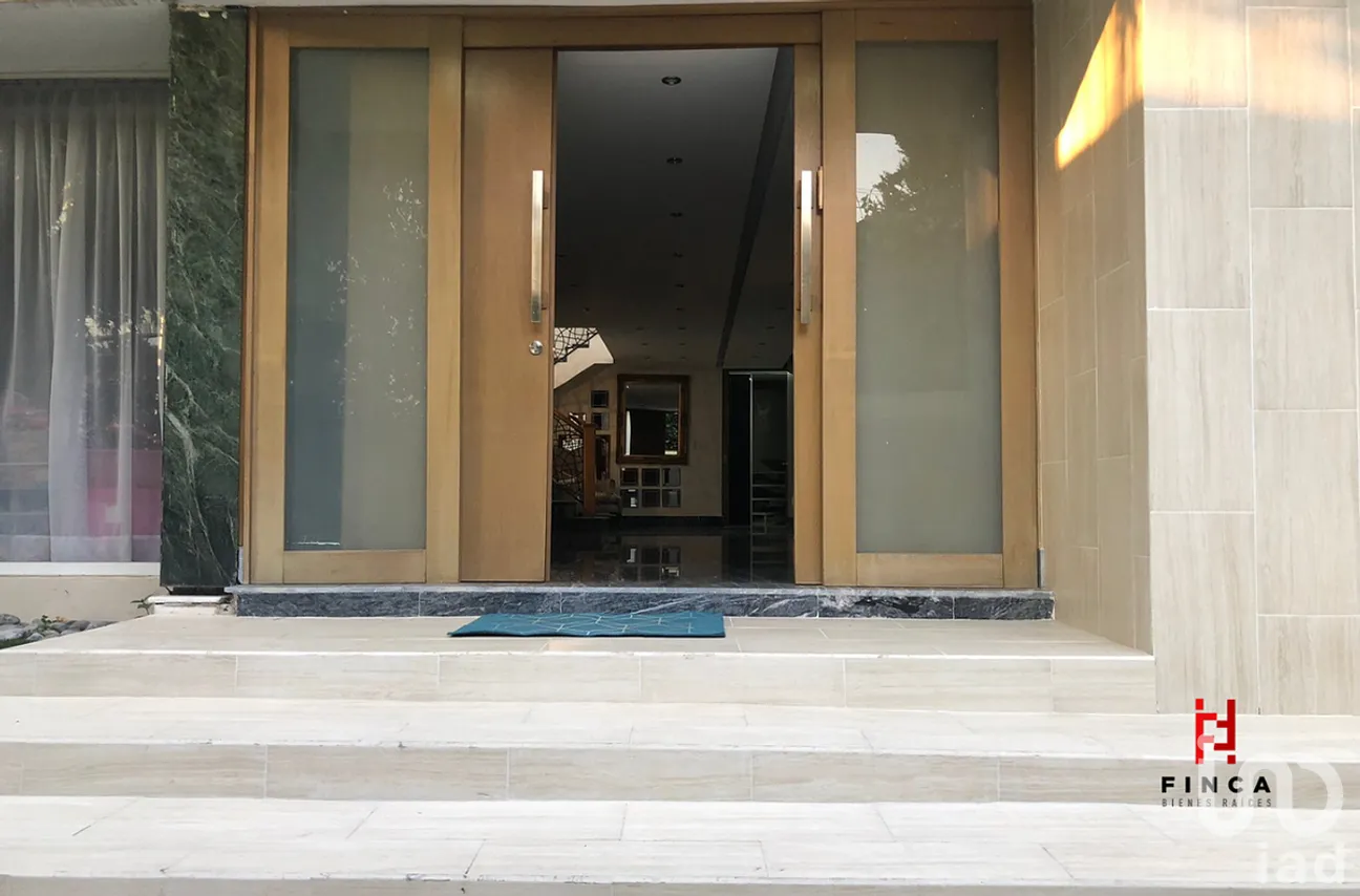 Casa en Venta en Lomas de Tecamachalco, Huixquilucan, Estado de México | NEX-292265 | iad México | Foto 3 de 37