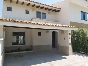 NEX-201668 - Casa en Renta, con 3 recamaras, con 2 baños.