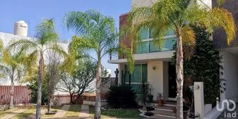 NEX-201671 - Casa en Venta, con 4 recamaras, con 3 baños, con 320 m2 de construcción en Lomas de Gran Jardín, CP 37134, Guanajuato.