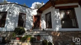 NEX-202075 - Casa en Venta, con 3 recamaras, con 2 baños, con 256 m2 de construcción en Residencial Marfil, CP 36255, Guanajuato.