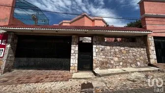 NEX-202211 - Casa en Venta, con 5 recamaras, con 4 baños, con 716 m2 de construcción en Residencial Marfil, CP 36255, Guanajuato.