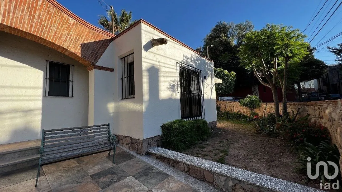 Casa en Venta en Burocrático, Guanajuato, Guanajuato | NEX-227988 | iad México | Foto 2 de 48