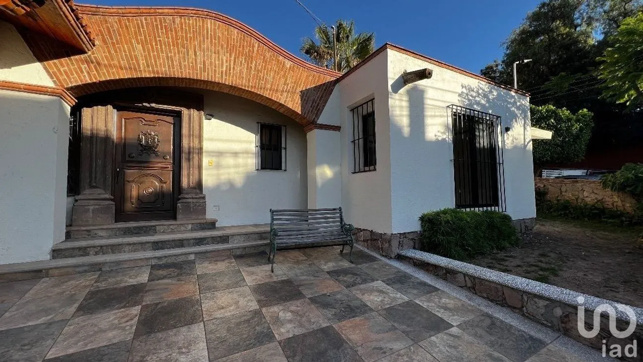Casa en Venta en Burocrático, Guanajuato, Guanajuato | NEX-227988 | iad México | Foto 1 de 48