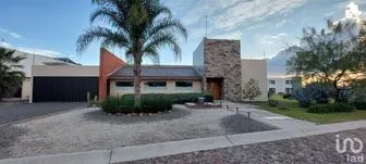 NEX-228013 - Casa en Venta, con 3 recamaras, con 2 baños, con 300 m2 de construcción en Lomas Del Valle, CP 47460, Jalisco.