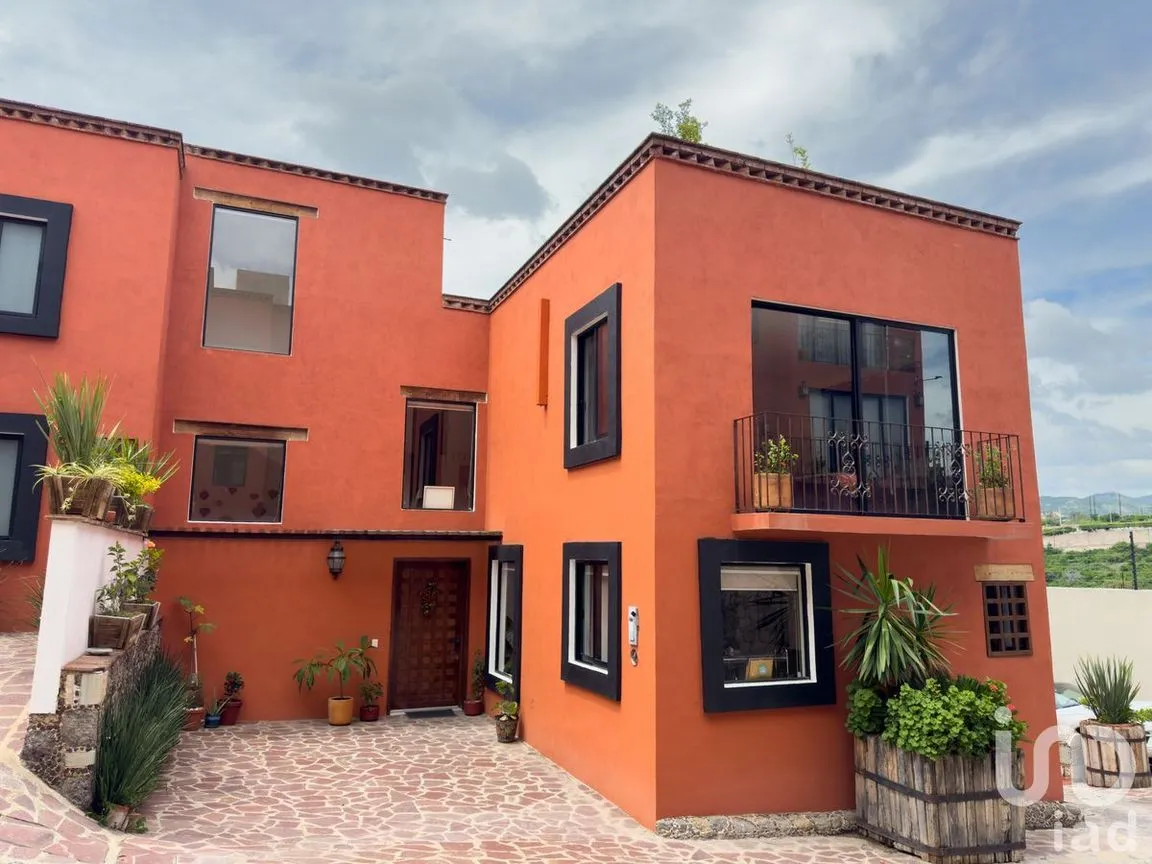 Casa en Venta en Residencial Marfil, Guanajuato, Guanajuato | NEX-228048 | iad México | Foto 1 de 39