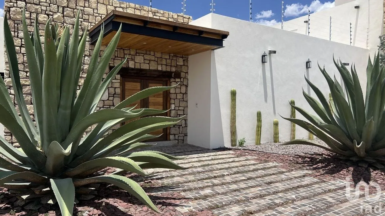 Casa en Venta en Alvarez Del Castillo, Lagos de Moreno, Jalisco | NEX-228180 | iad México | Foto 2 de 32