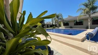 NEX-277178 - Casa en Venta, con 3 recamaras, con 3 baños, con 1029 m2 de construcción en Yerbabuena, CP 36259, Guanajuato.