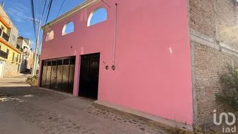 NEX-277267 - Casa en Venta, con 4 recamaras, con 3 baños, con 399 m2 de construcción.