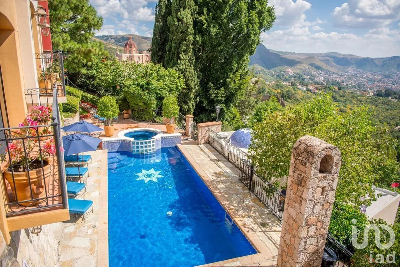 Casa en Venta en Lomas de Valenciana, Guanajuato, Guanajuato | NEX-277412 | iad México | Foto 1 de 39