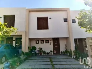 NEX-279765 - Casa en Venta, con 2 recamaras, con 2 baños, con 120 m2 de construcción.
