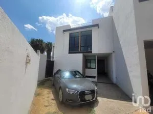 NEX-284313 - Casa en Venta, con 4 recamaras, con 3 baños, con 253.28 m2 de construcción en Lomas del Pedregal, CP 36613, Guanajuato.