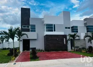 NEX-284765 - Departamento en Venta, con 3 recamaras, con 2 baños, con 141.92 m2 de construcción en Supermanzana 319, CP 77536, Quintana Roo.