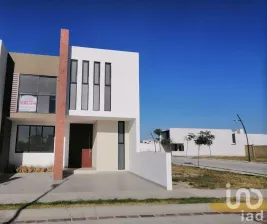 NEX-94754 - Casa en Venta, con 3 recamaras, con 3 baños, con 186 m2 de construcción en El Mayorazgo Residencial, CP 37547, Guanajuato.
