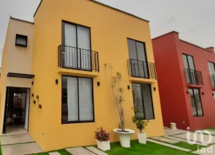 NEX-95796 - Casa en Venta, con 3 recamaras, con 2 baños, con 76 m2 de construcción en Los Héroes León, CP 37544, Guanajuato.