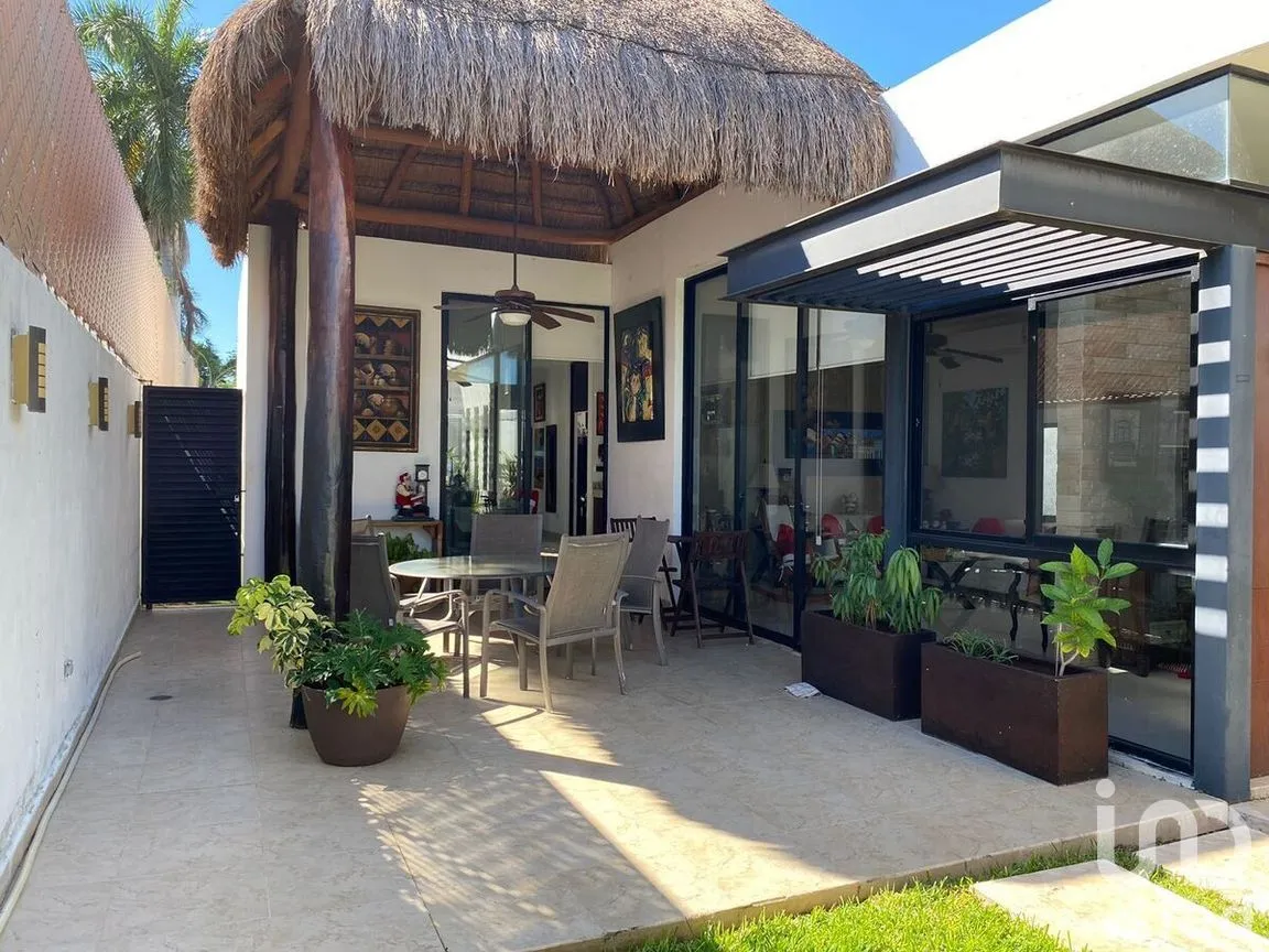 Casa en Venta en San Antonio Cinta, Mérida, Yucatán | NEX-280908 | iad México | Foto 2 de 16