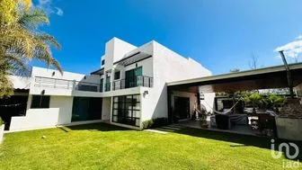 NEX-225661 - Casa en Venta, con 4 recamaras, con 4 baños, con 462 m2 de construcción.