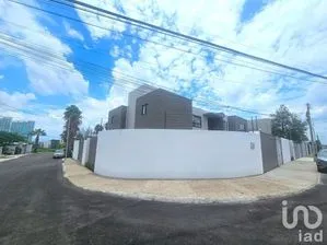 NEX-227222 - Casa en Venta, con 4 recamaras, con 4 baños, con 450 m2 de construcción en San Francisco Juriquilla, CP 76230, Querétaro.