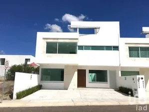 NEX-228085 - Casa en Venta, con 3 recamaras, con 4 baños, con 285 m2 de construcción en Lomas de Juriquilla, CP 76226, Querétaro.
