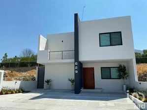NEX-228125 - Casa en Venta, con 4 recamaras, con 4 baños, con 219 m2 de construcción en Lomas de Juriquilla, CP 76226, Querétaro.