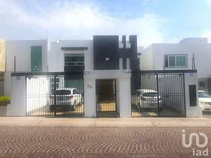 NEX-228149 - Casa en Venta, con 3 recamaras, con 3 baños, con 328 m2 de construcción en Cumbres del Lago, CP 76230, Querétaro.