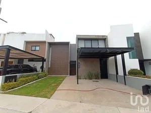 NEX-228462 - Casa en Renta, con 3 recamaras, con 3 baños, con 320 m2 de construcción en Lomas de Juriquilla, CP 76226, Querétaro.