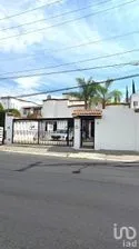 NEX-277698 - Casa en Venta, con 3 recamaras, con 3 baños, con 250 m2 de construcción.