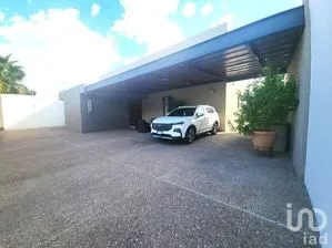 NEX-277699 - Casa en Venta, con 3 recamaras, con 3 baños, con 701 m2 de construcción.