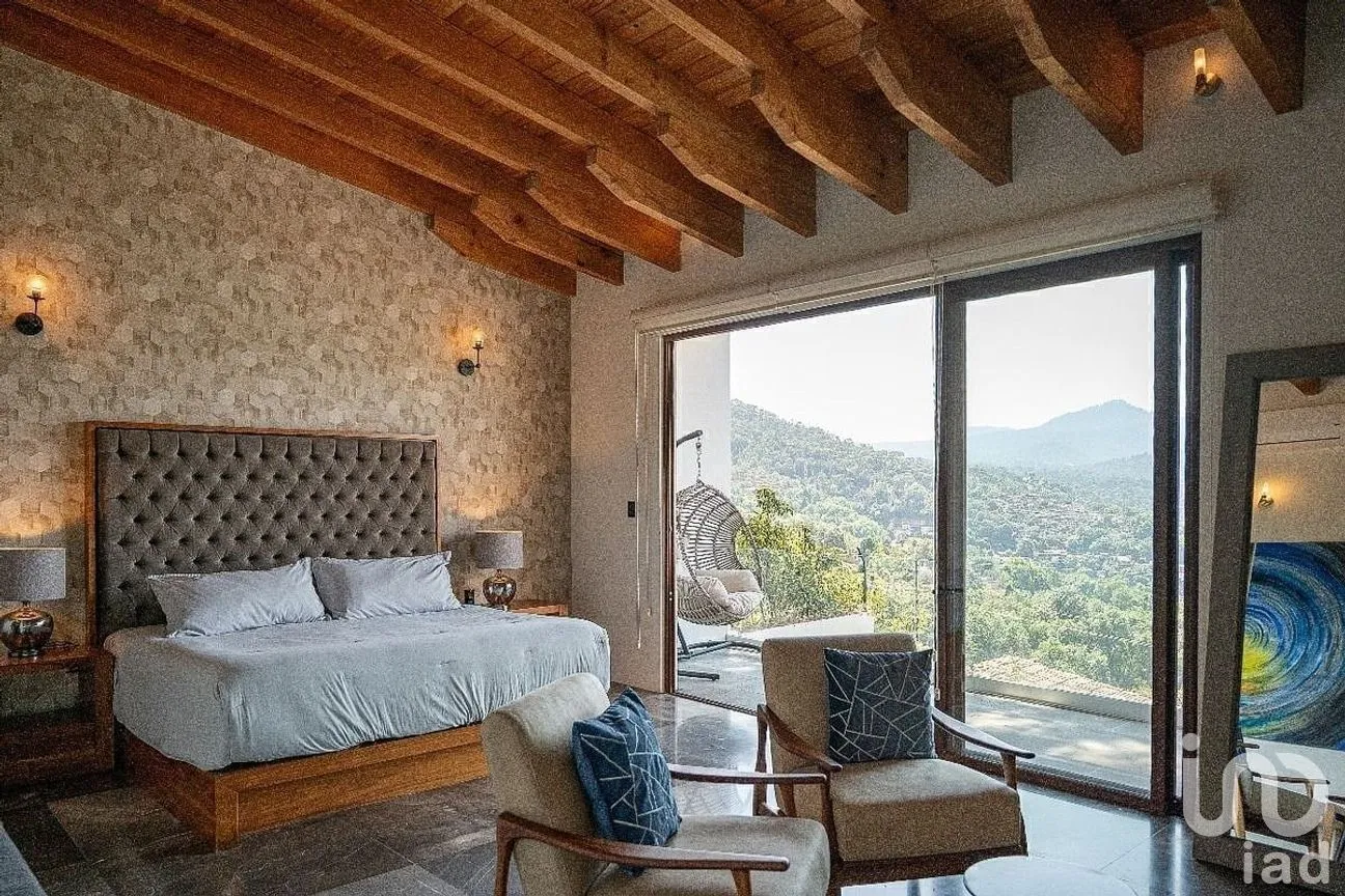 Casa en Renta en Valle de Bravo, Valle de Bravo, Estado de México | NEX-290341 | iad México | Foto 3 de 33