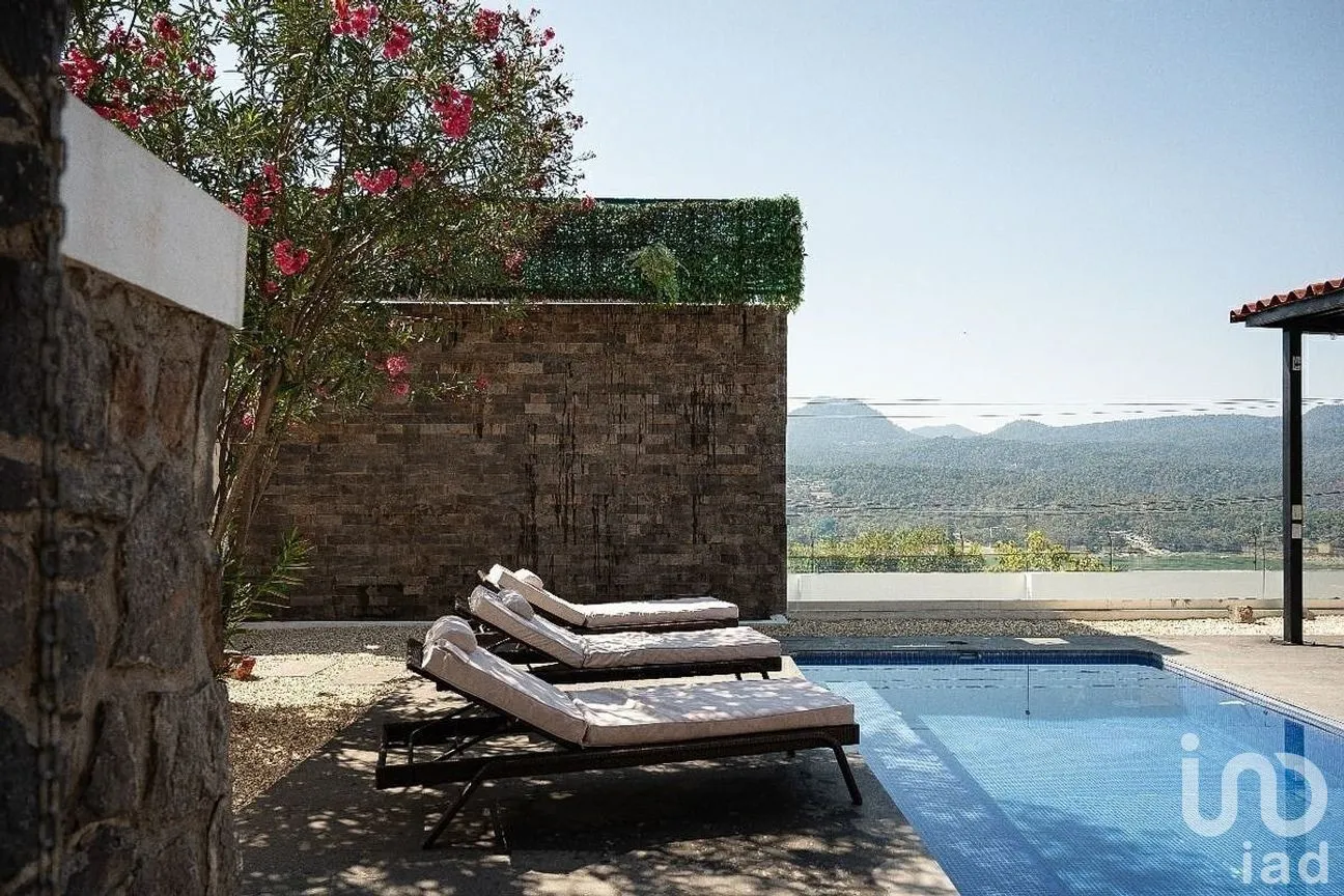 Casa en Renta en Valle de Bravo, Valle de Bravo, Estado de México | NEX-290341 | iad México | Foto 8 de 33