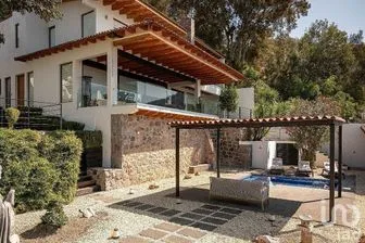 NEX-290341 - Casa en Renta, con 6 recamaras, con 6 baños, con 700 m2 de construcción en Valle de Bravo, CP 51200, Estado de México.
