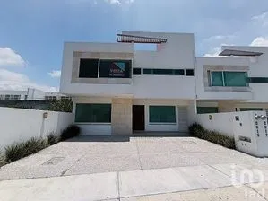 NEX-292202 - Casa en Venta, con 4 recamaras, con 4 baños, con 300 m2 de construcción en Lomas de Juriquilla, CP 76226, Querétaro.