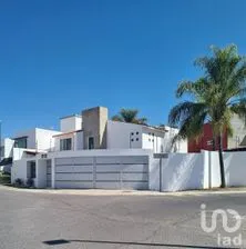 NEX-293818 - Casa en Venta, con 3 recamaras, con 4 baños, con 295 m2 de construcción en Punta Juriquilla, CP 76230, Querétaro.