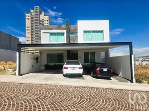 NEX-294675 - Casa en Venta, con 3 recamaras, con 3 baños, con 330 m2 de construcción en Cumbres del Lago, CP 76230, Querétaro.