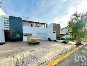 NEX-200066 - Casa en Renta, con 4 recamaras, con 3 baños, con 235 m2 de construcción en Real de Conkal, CP 97345, Yucatán.