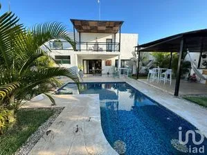 NEX-200224 - Casa en Venta, con 4 recamaras, con 6 baños, con 320 m2 de construcción en Gran San Pedro Cholul, CP 97305, Yucatán.