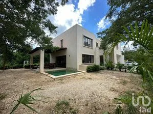 NEX-209399 - Casa en Venta, con 3 recamaras, con 4 baños, con 500 m2 de construcción en Yucatán Country Club, CP 97308, Yucatán.