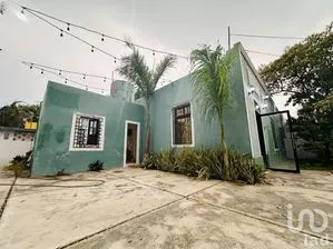 NEX-224032 - Casa en Venta, con 3 recamaras, con 2 baños, con 198 m2 de construcción.
