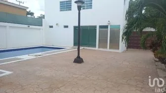 NEX-268046 - Casa en Venta, con 4 recamaras, con 4 baños en Benito Juárez Nte, CP 97119, Yucatán.