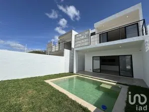NEX-269912 - Casa en Venta, con 3 recamaras, con 3 baños, con 210 m2 de construcción.