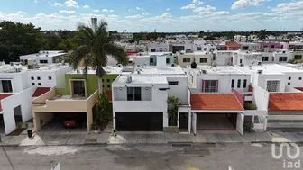 NEX-288641 - Casa en Venta, con 3 recamaras, con 4 baños, con 246.12 m2 de construcción en Xcumpich, CP 97204, Yucatán.